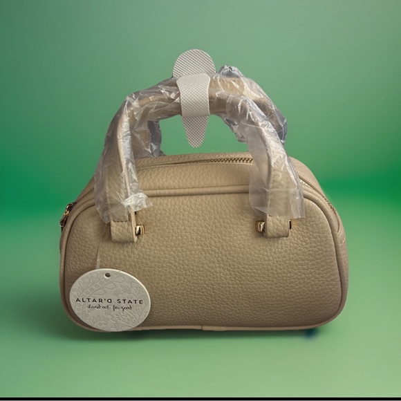 Altar’d State Pebbled Mini Top Handle Bag Cream Handbag With Crossbody Strap NWT - Picture 2 of 3